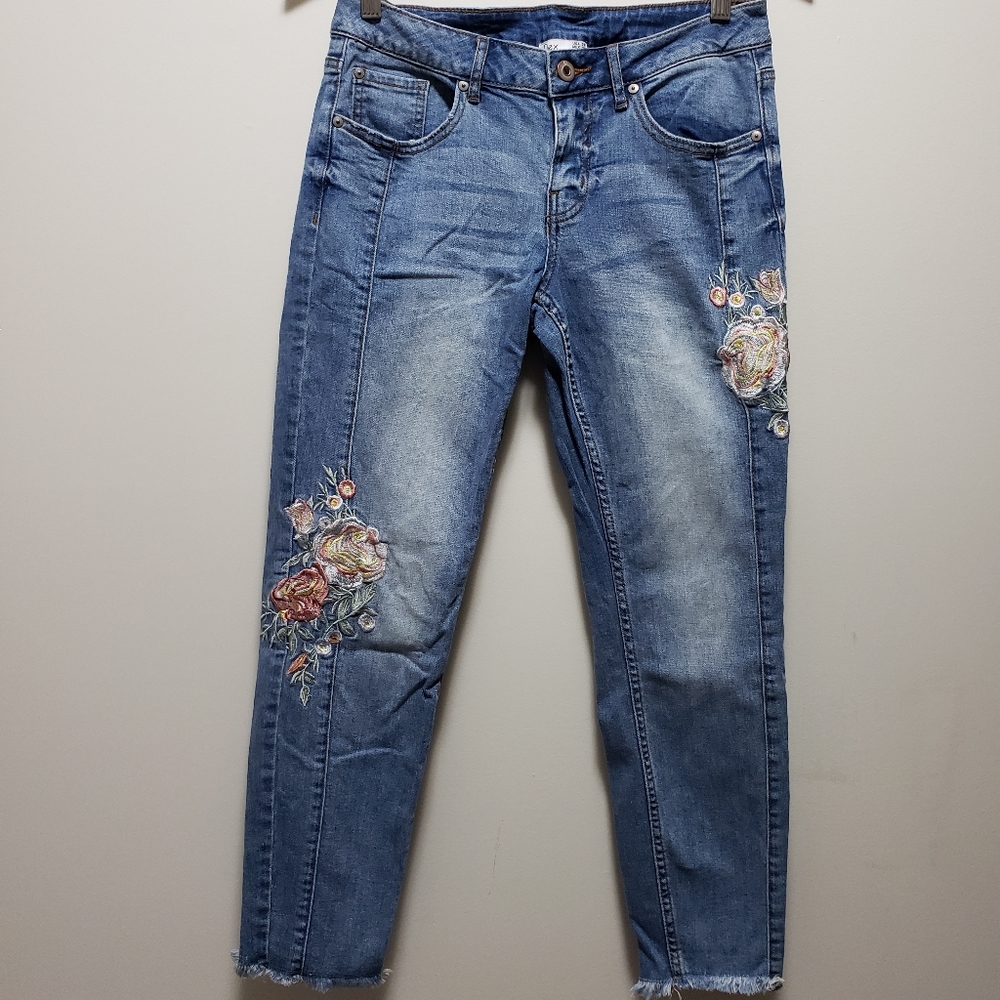Dex Floral Embroidery Denim Jeans Frayed Ankles 1%Spandex Women's S-29